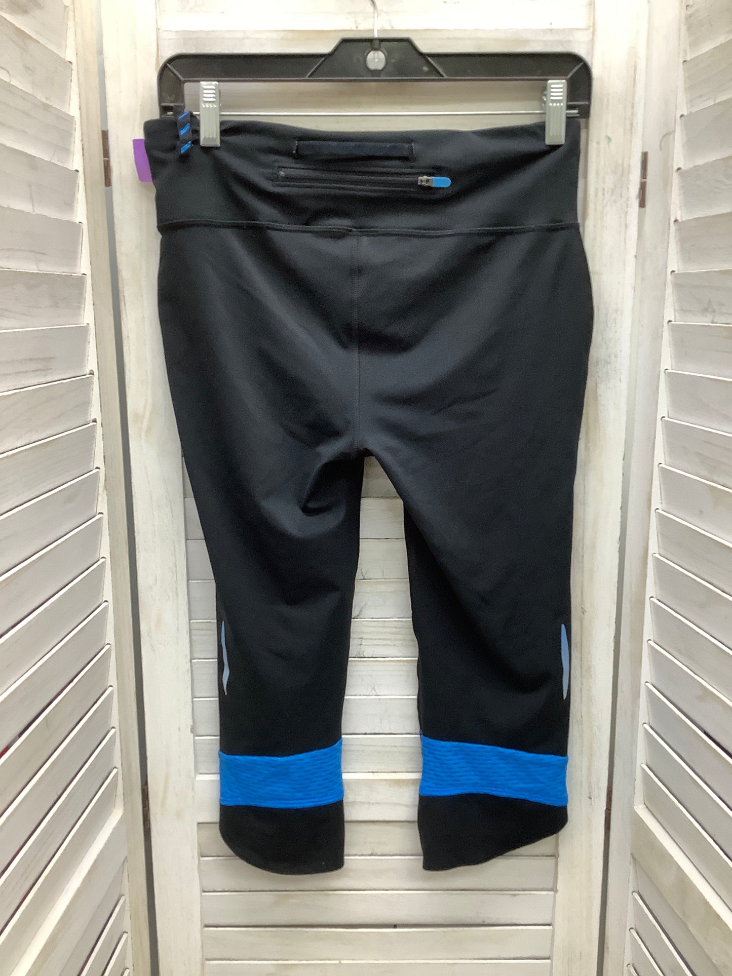 Athletic Leggings Capris By Under Armour In Black Blue, Size: M