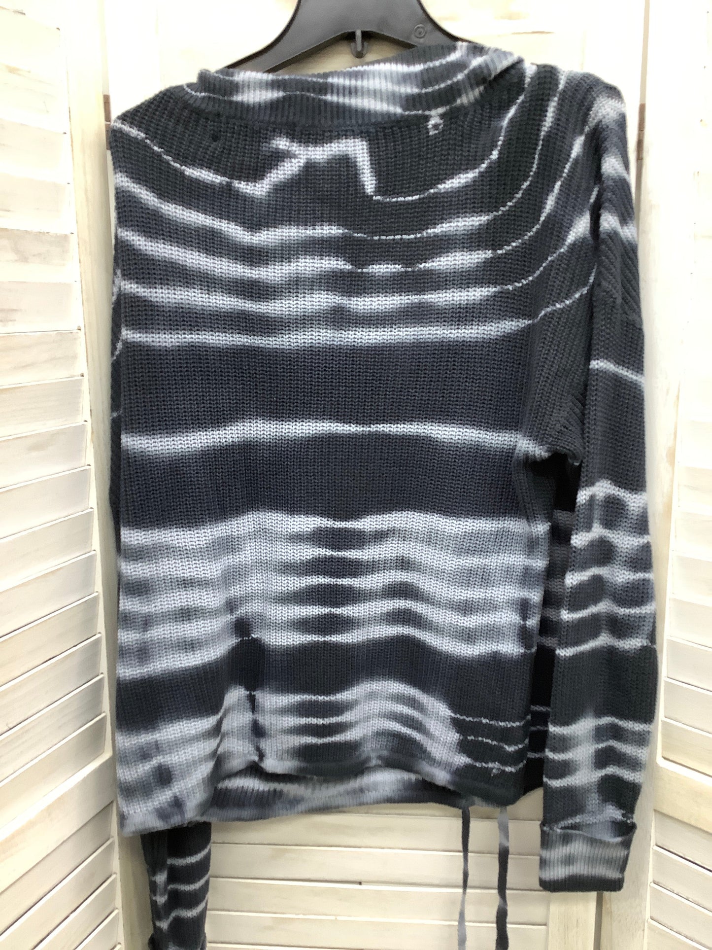 Sweater By Clothes Mentor  Size: Xl