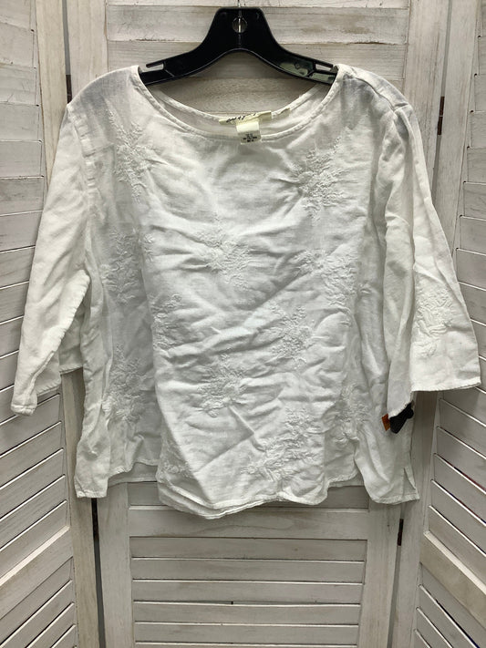 White Top 3/4 Sleeve Clothes Mentor, Size Xl