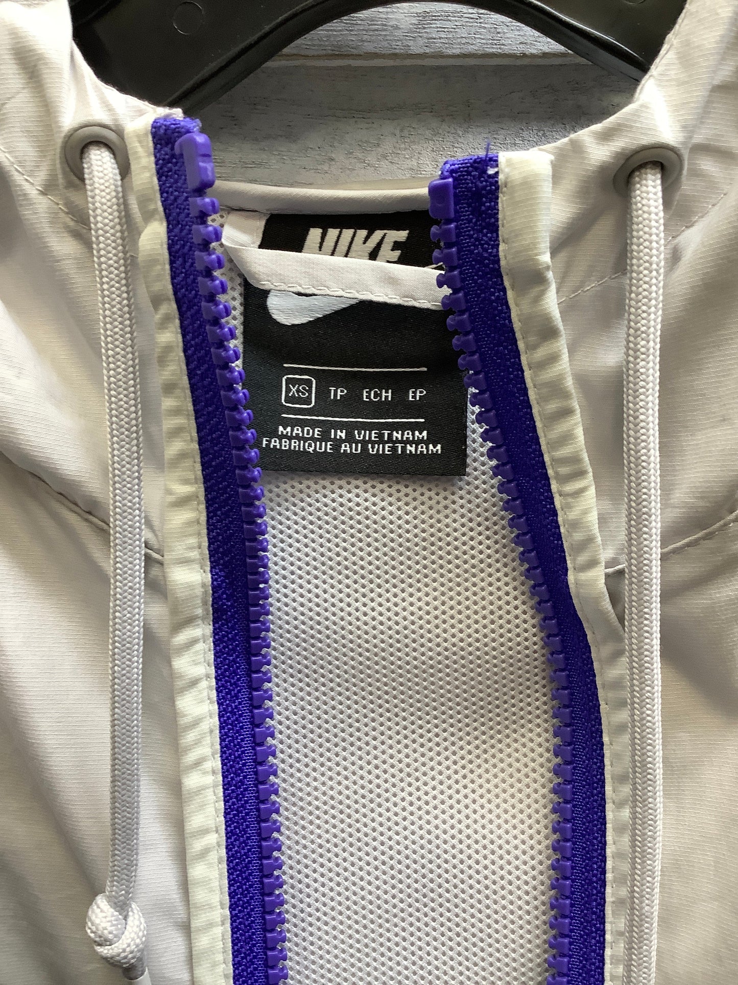 Purple & White Jacket Windbreaker Nike, Size Xs