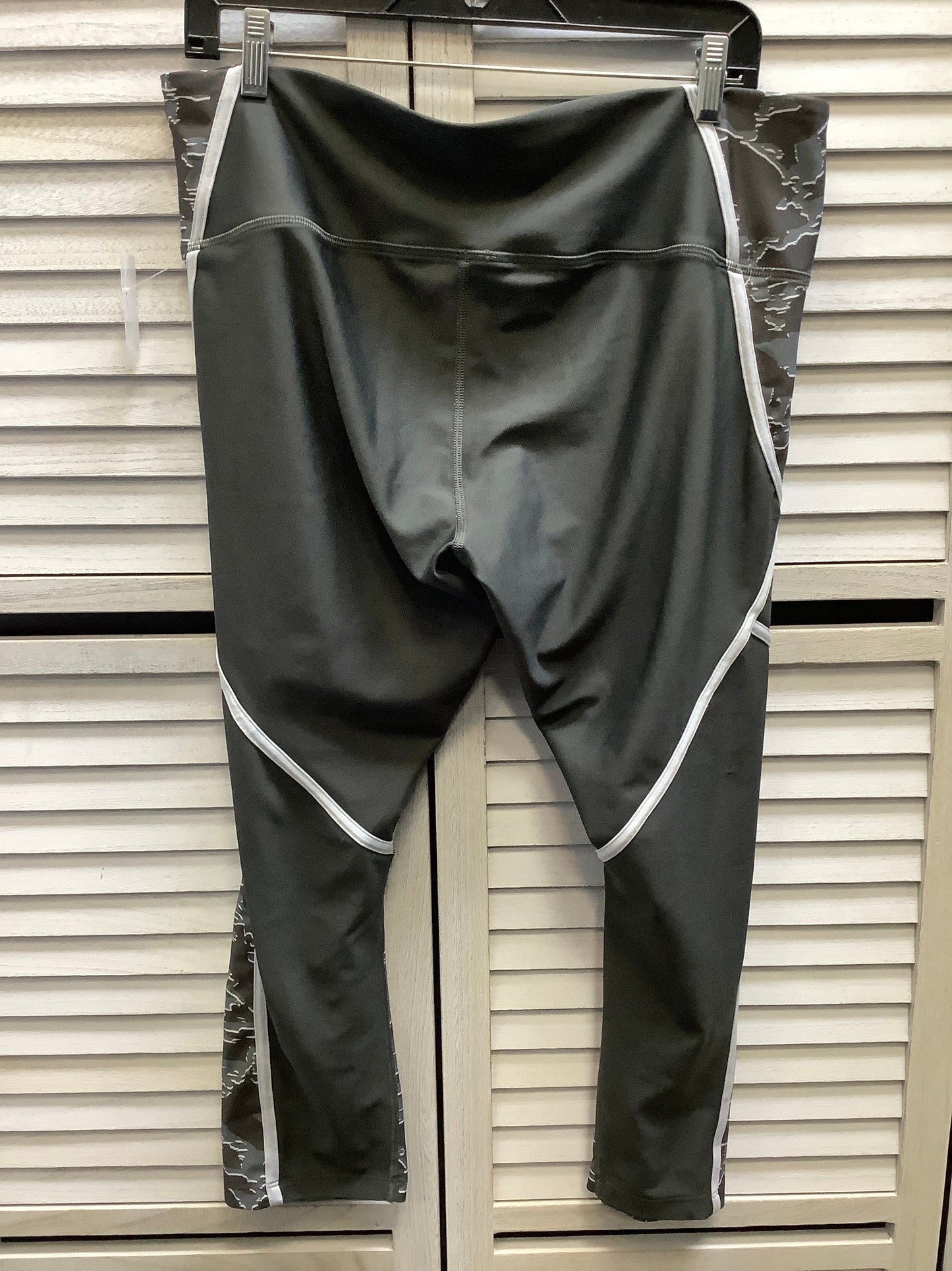 Athletic Leggings By Under Armour In Grey, Size: 2x