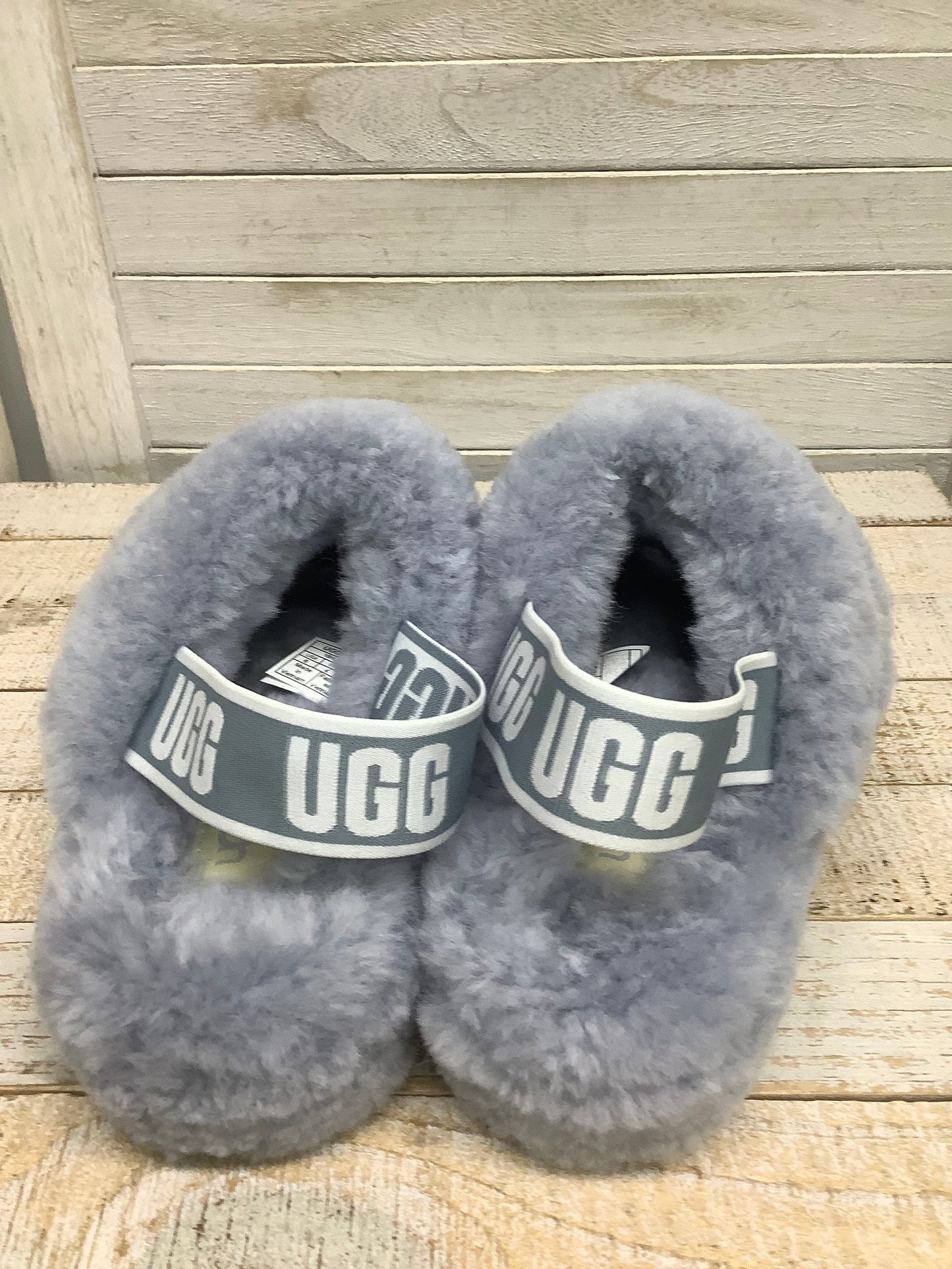 Slippers By Ugg In Grey, Size: 6