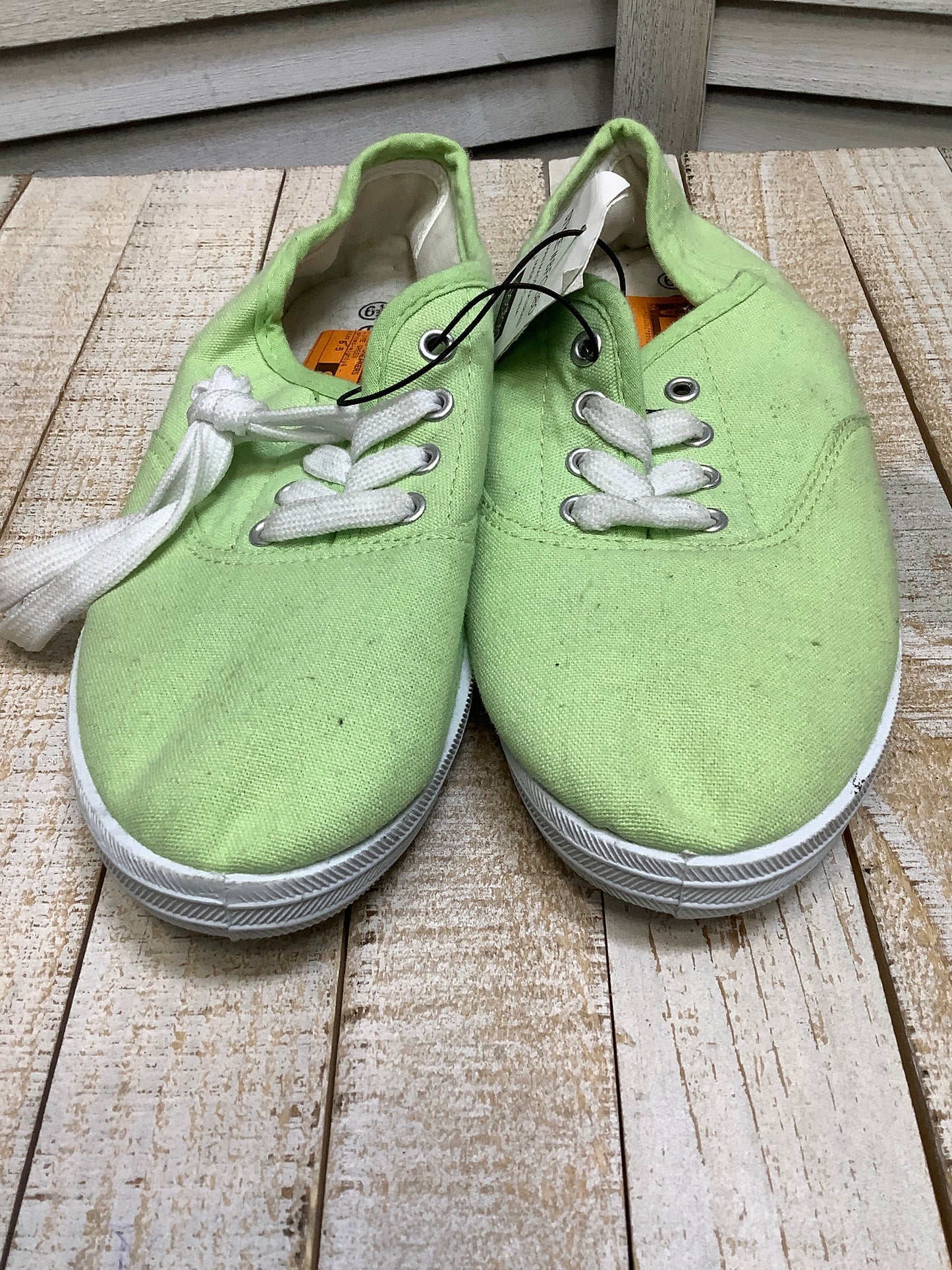 Lime Green Shoes Sneakers Clothes Mentor, Size 6.5