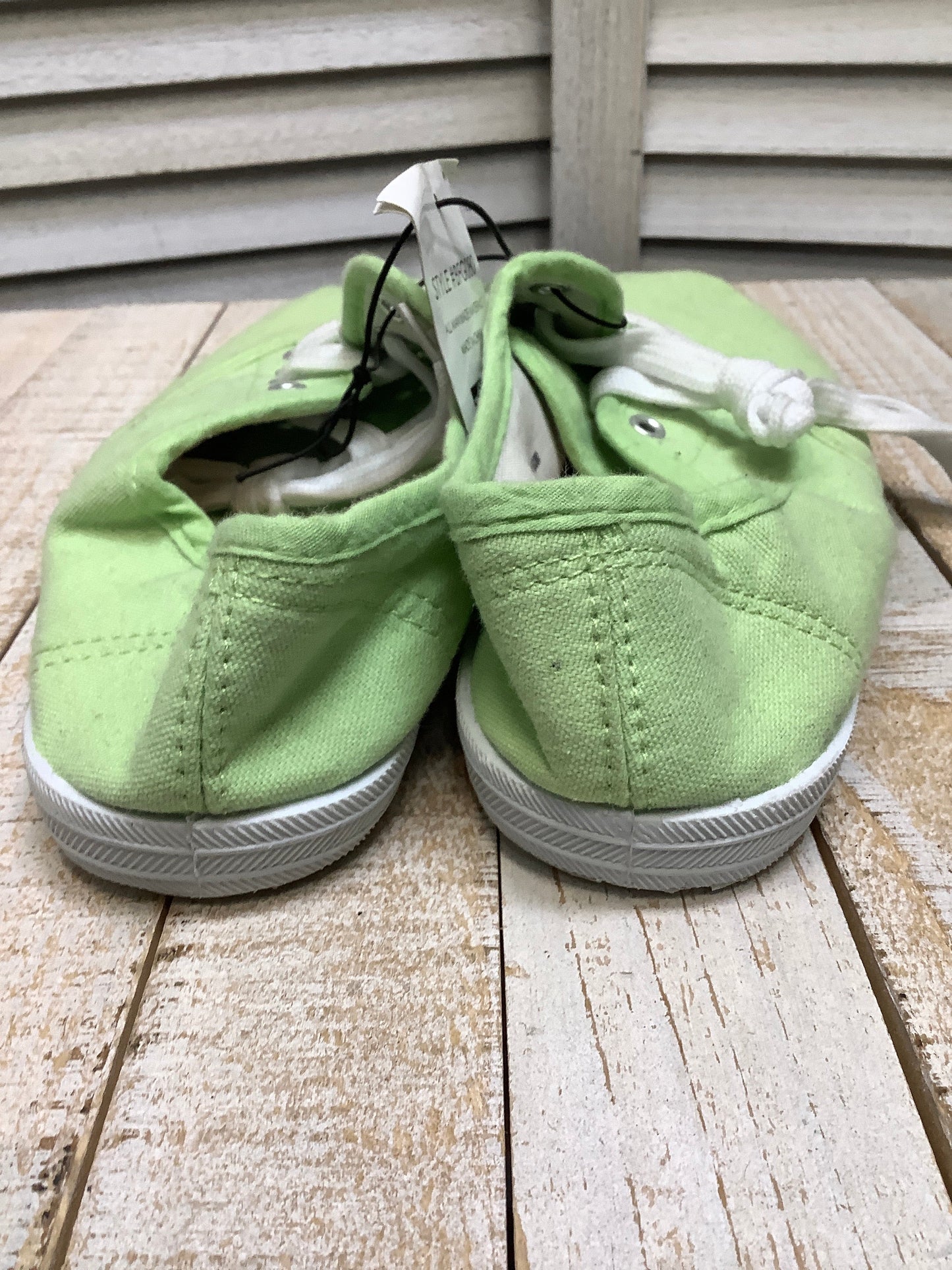 Lime Green Shoes Sneakers Clothes Mentor, Size 6.5