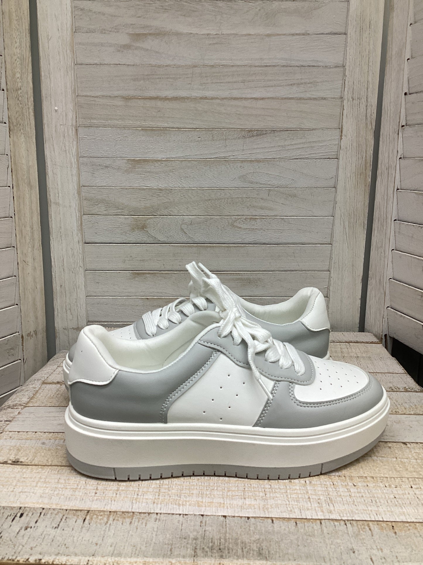 Shoes Sneakers By Madden Girl In White, Size: 7.5