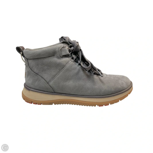Shoes Designer By Ugg In Grey, Size: 7