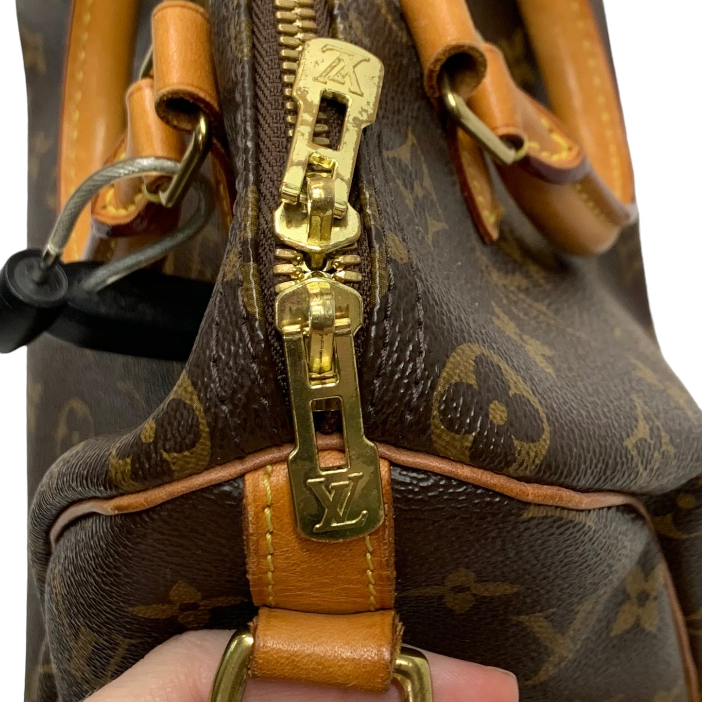 Crossbody Luxury Designer By Louis Vuitton  Size: Small