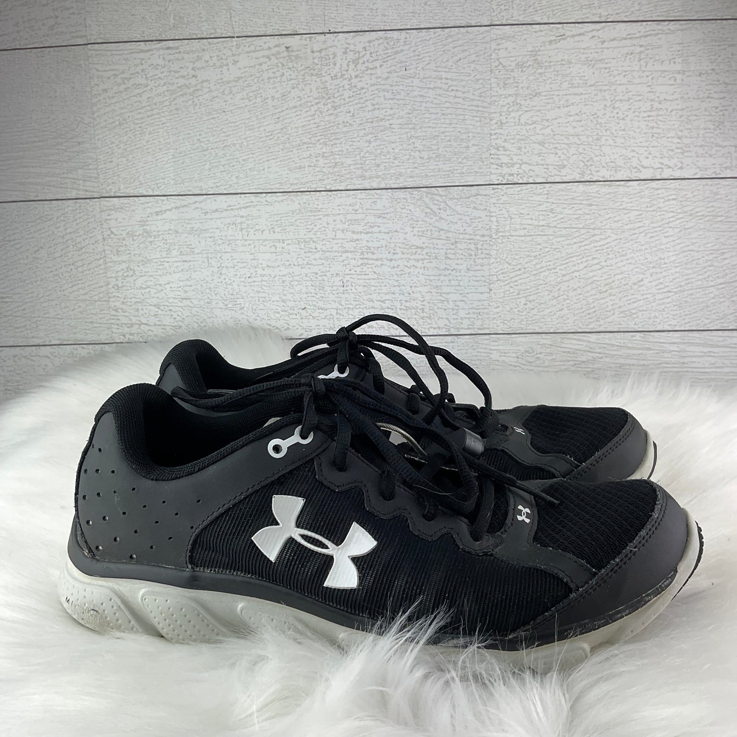 Shoes Athletic By Under Armour In Black, Size: 10