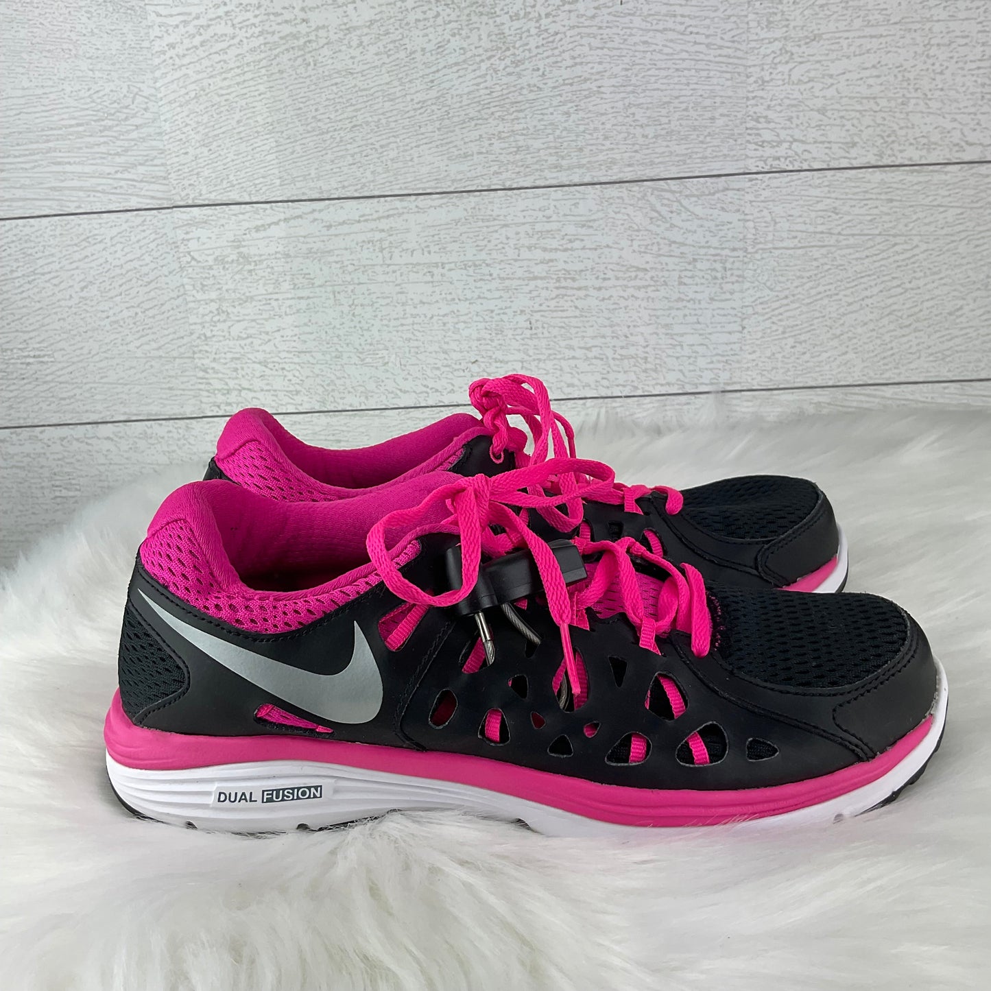 Shoes Athletic By Nike In Black & Pink, Size: 8