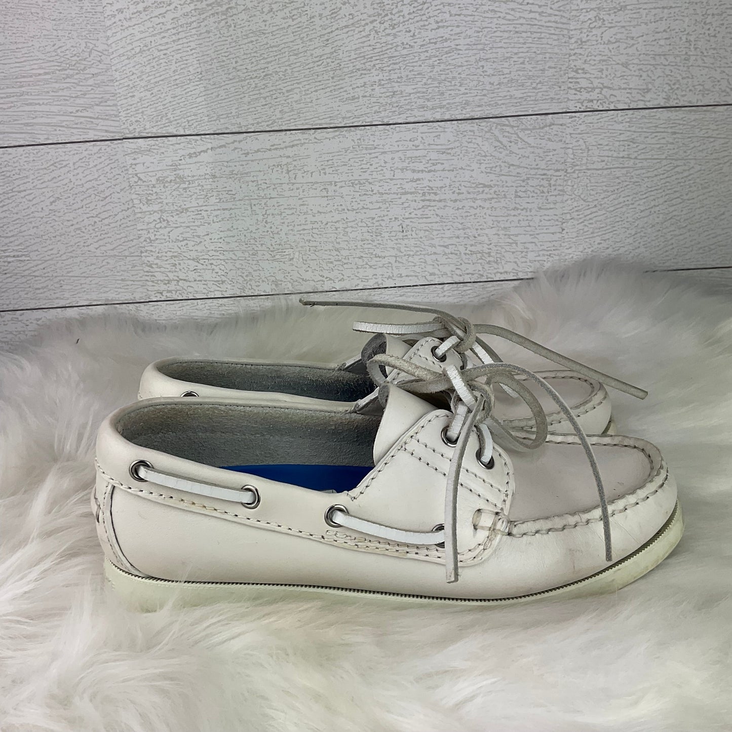 White Shoes Designer Dooney And Bourke, Size 8.5