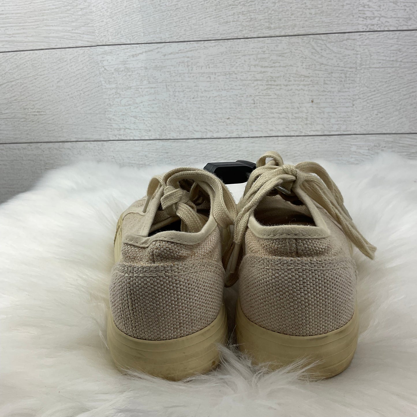 Shoes Sneakers By Justfab In Cream, Size: 9