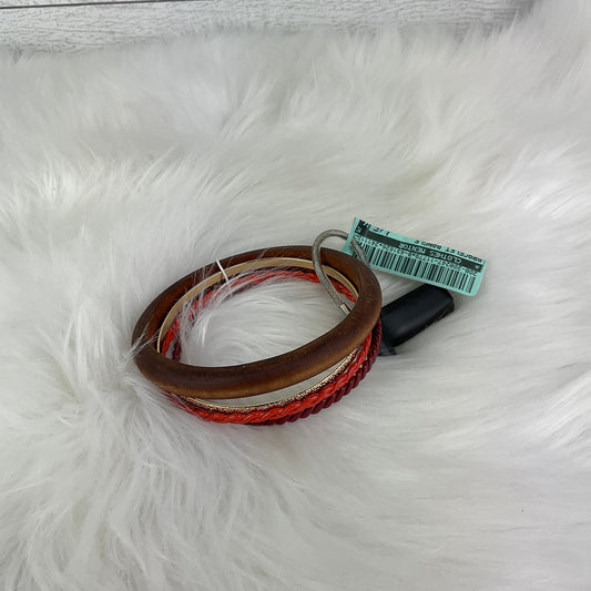 Bracelet Bangle By Clothes Mentor, Size: 4