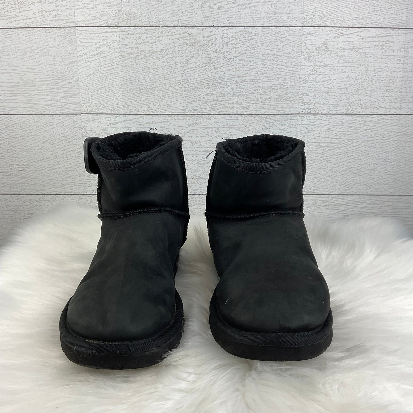 Boots Designer By Ugg In Black, Size: 9