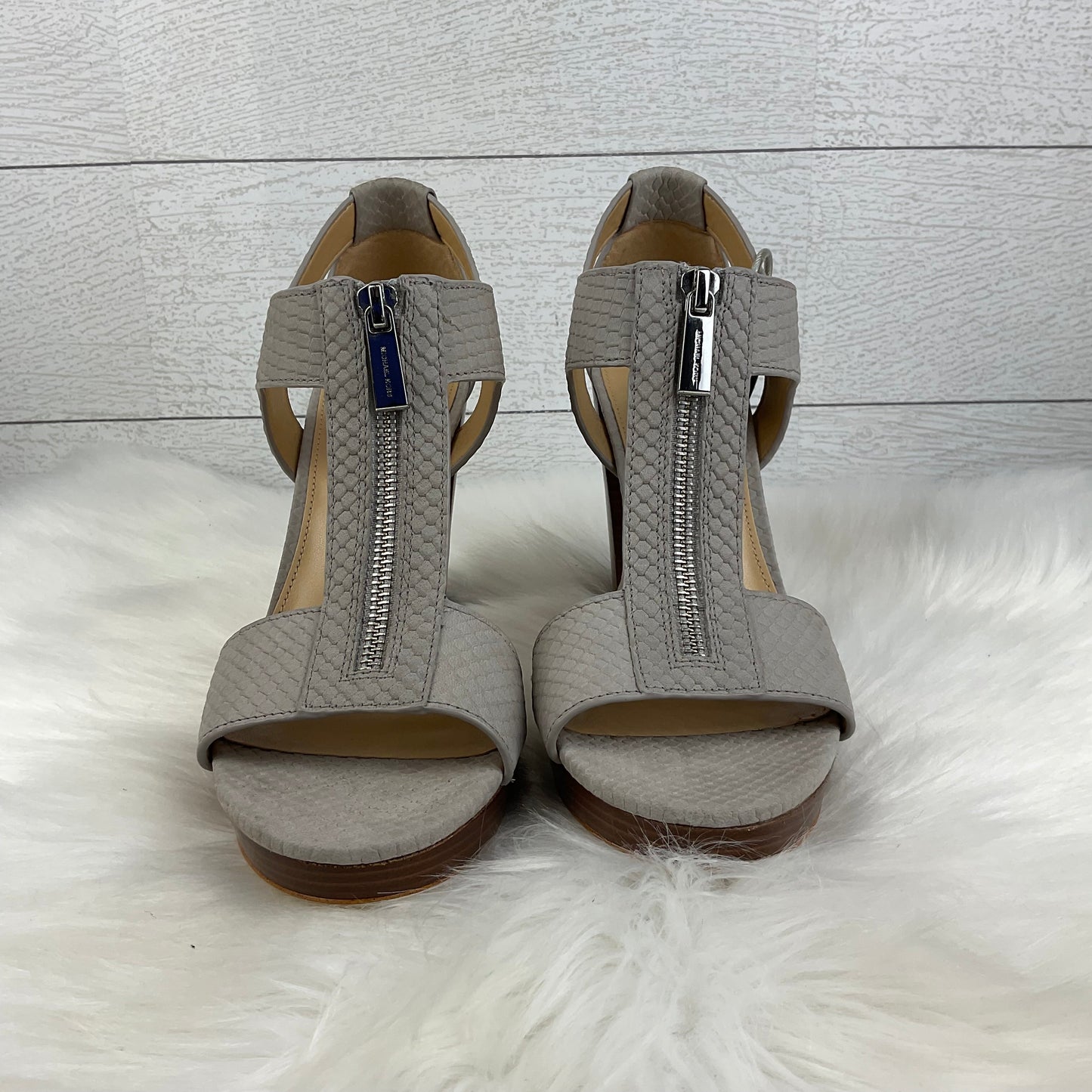 Shoes Designer By Michael Kors In Grey, Size: 9