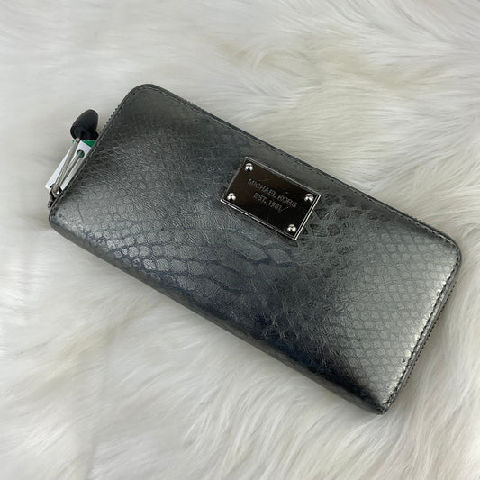 Wallet Designer By Michael Kors  Size: Medium