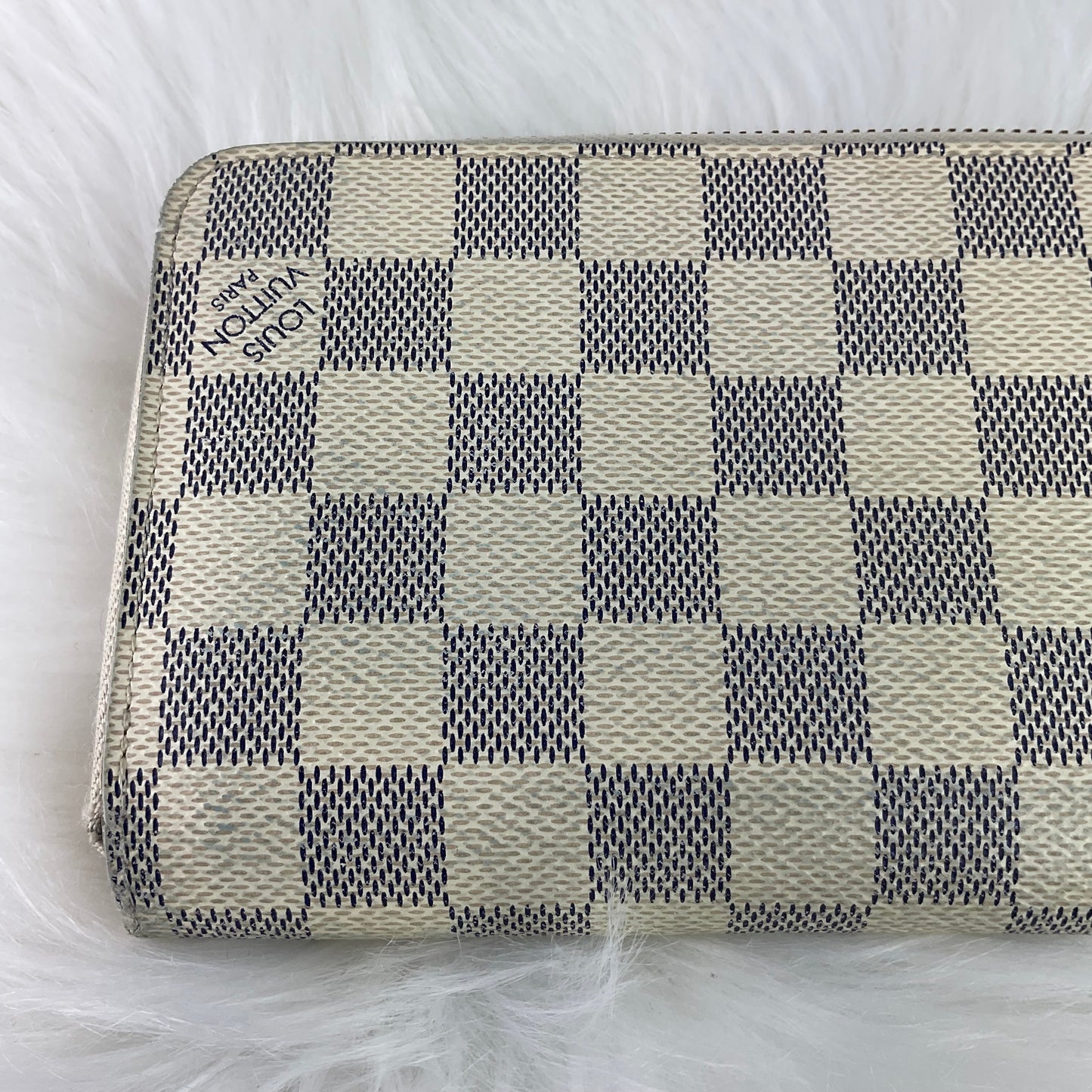 Wallet Luxury Designer By Louis Vuitton, Size: Medium