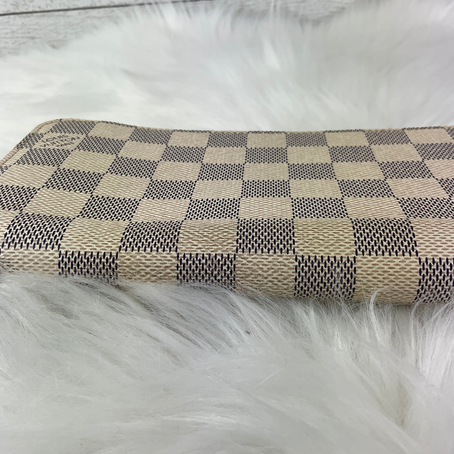 Wallet Luxury Designer By Louis Vuitton, Size: Medium