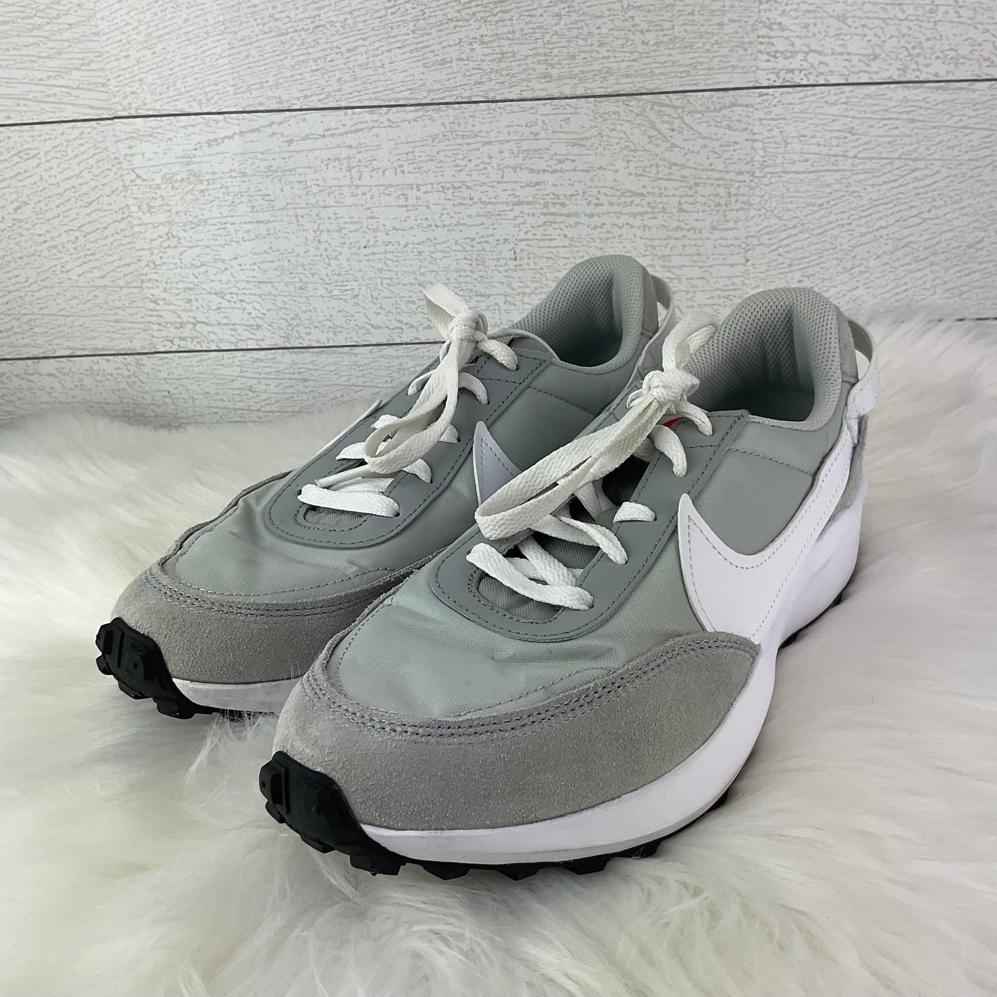 Shoes Athletic By Nike In Grey, Size: 8.5