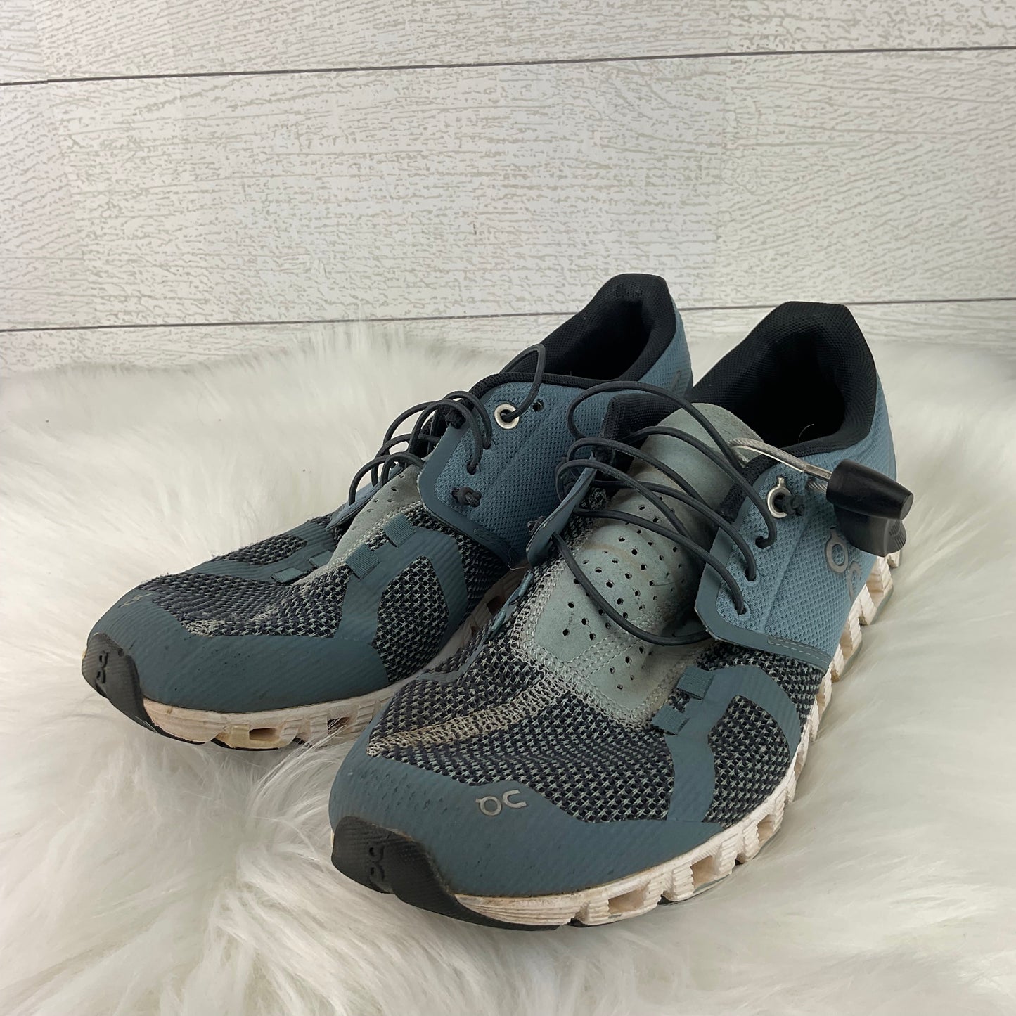 Shoes Sneakers By Clothes Mentor In Blue, Size: 9