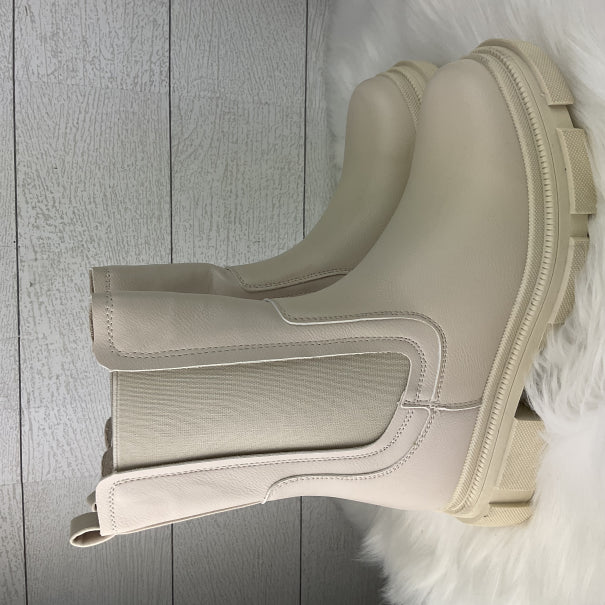 Boots Ankle Flats By Clothes Mentor In Pink, Size: 8