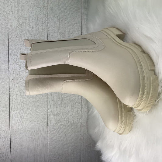 Boots Ankle Flats By Clothes Mentor In Pink, Size: 8