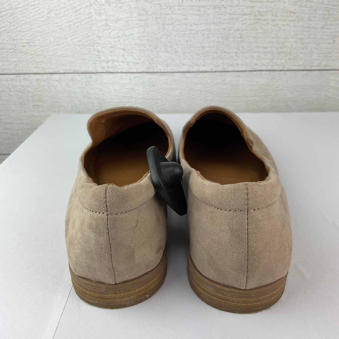Tan Shoes Flats Universal Thread, Size 9