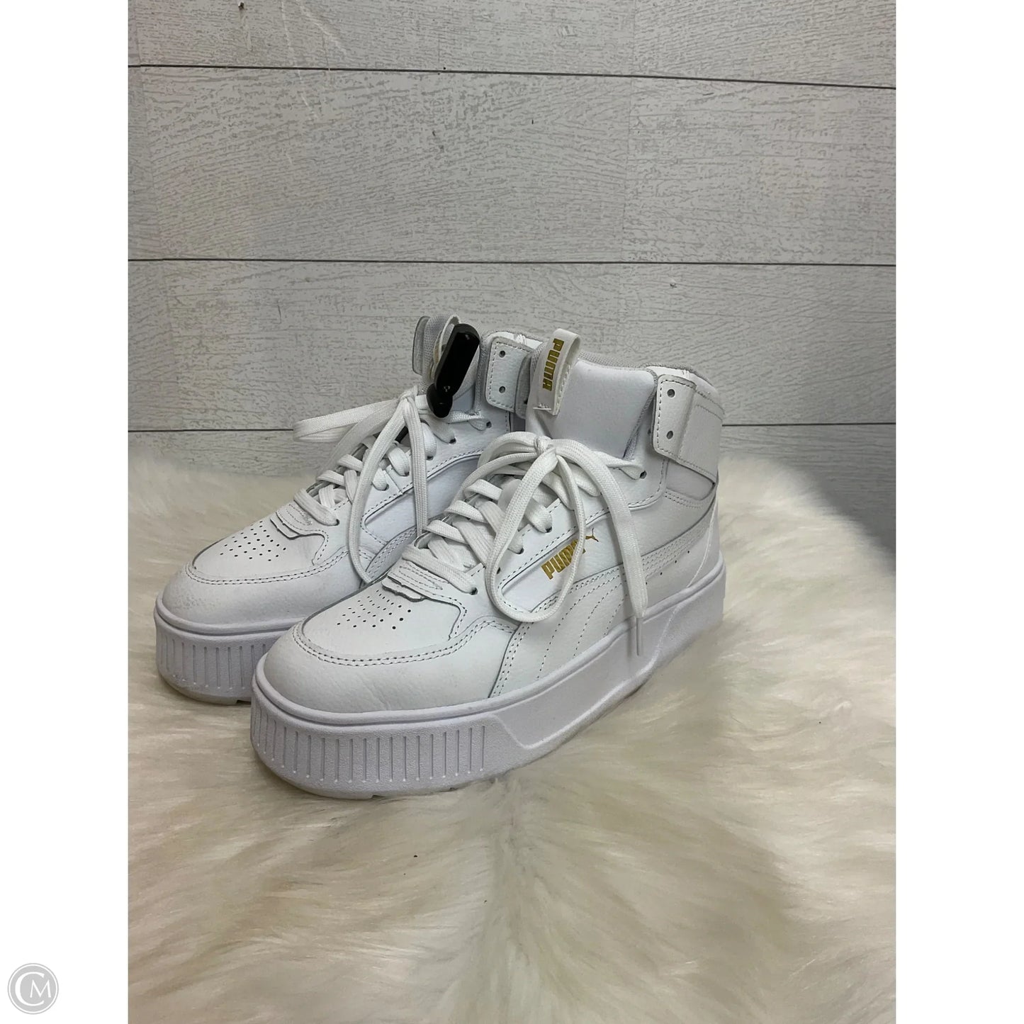 Shoes Sneakers By Puma In White, Size: 7