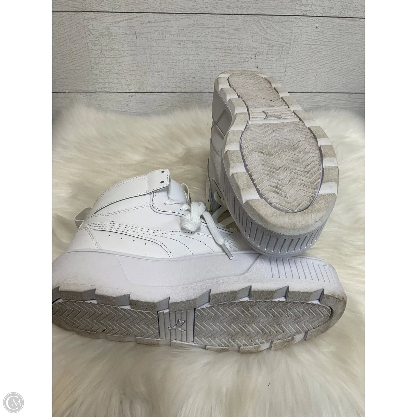 Shoes Sneakers By Puma In White, Size: 7