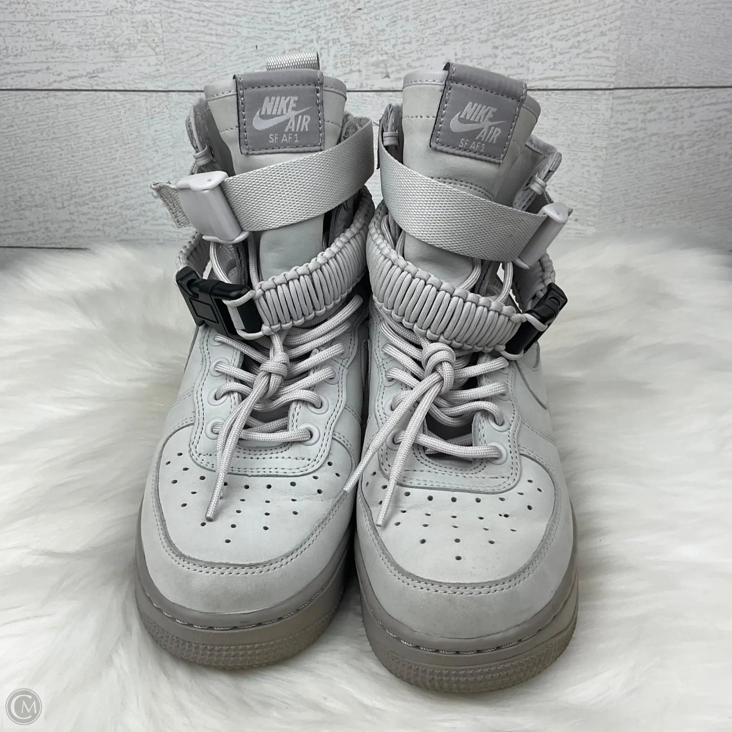 Shoes Sneakers By Nike In Grey, Size: 7