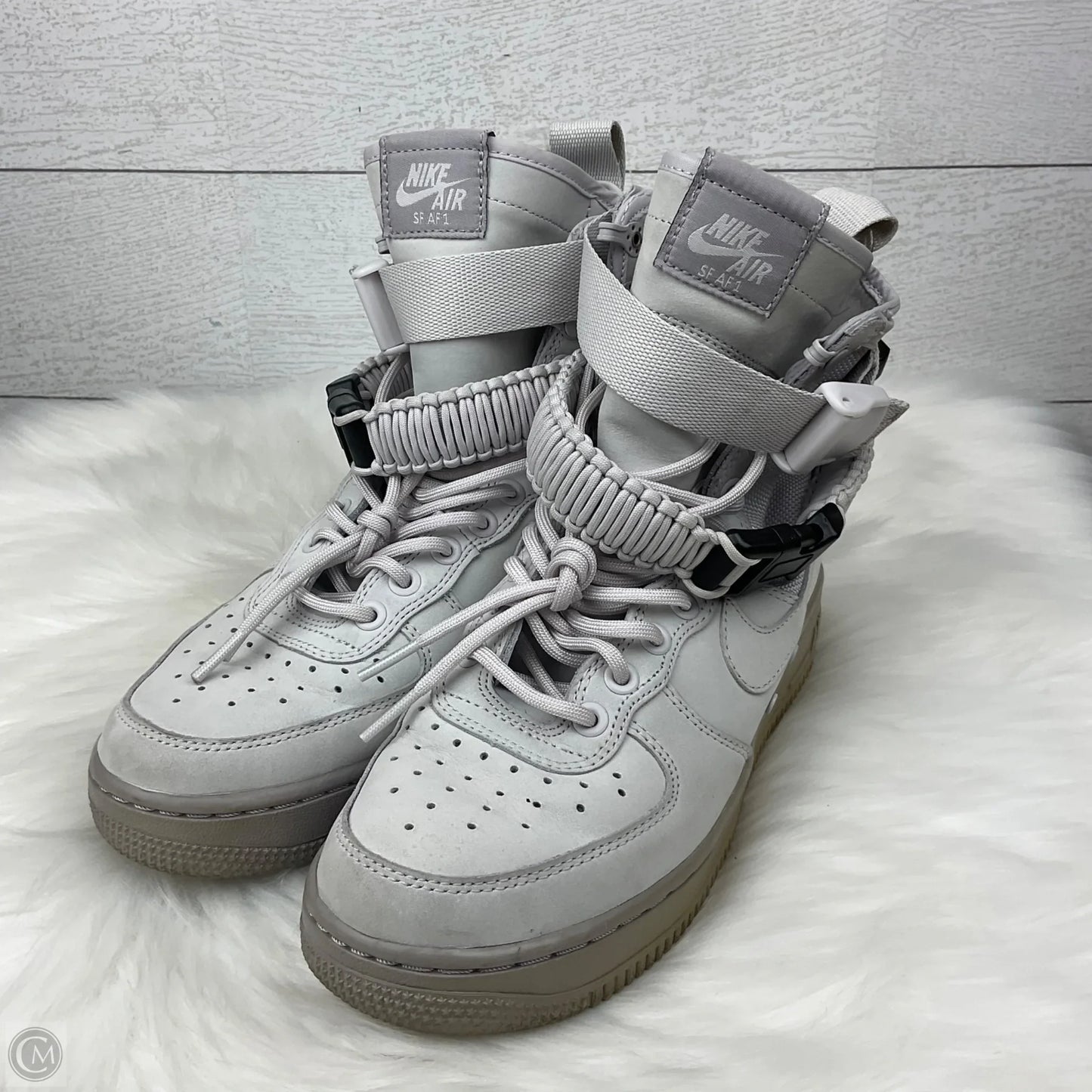 Shoes Sneakers By Nike In Grey, Size: 7