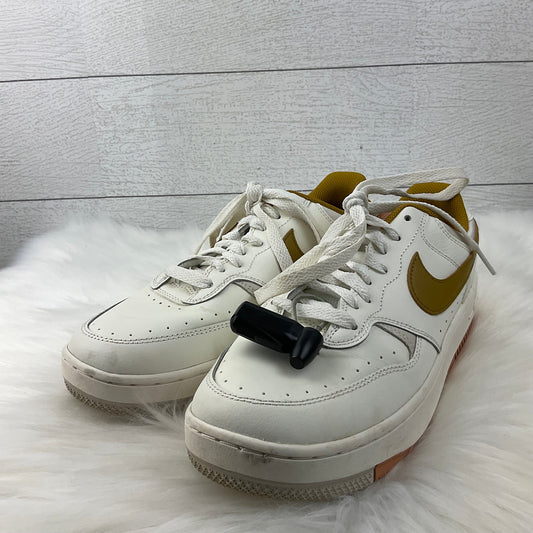 Shoes Athletic By Nike In White & Yellow, Size: 8.5