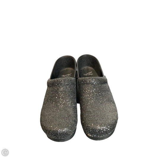 Shoes Flats By Dansko In Black, Size: 11