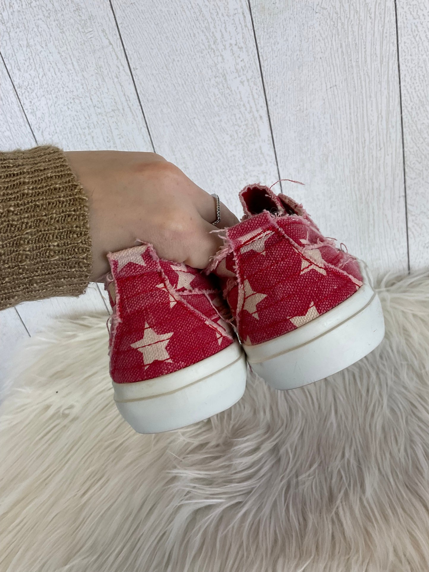 Shoes Sneakers By Corkys In Red, Size: 7