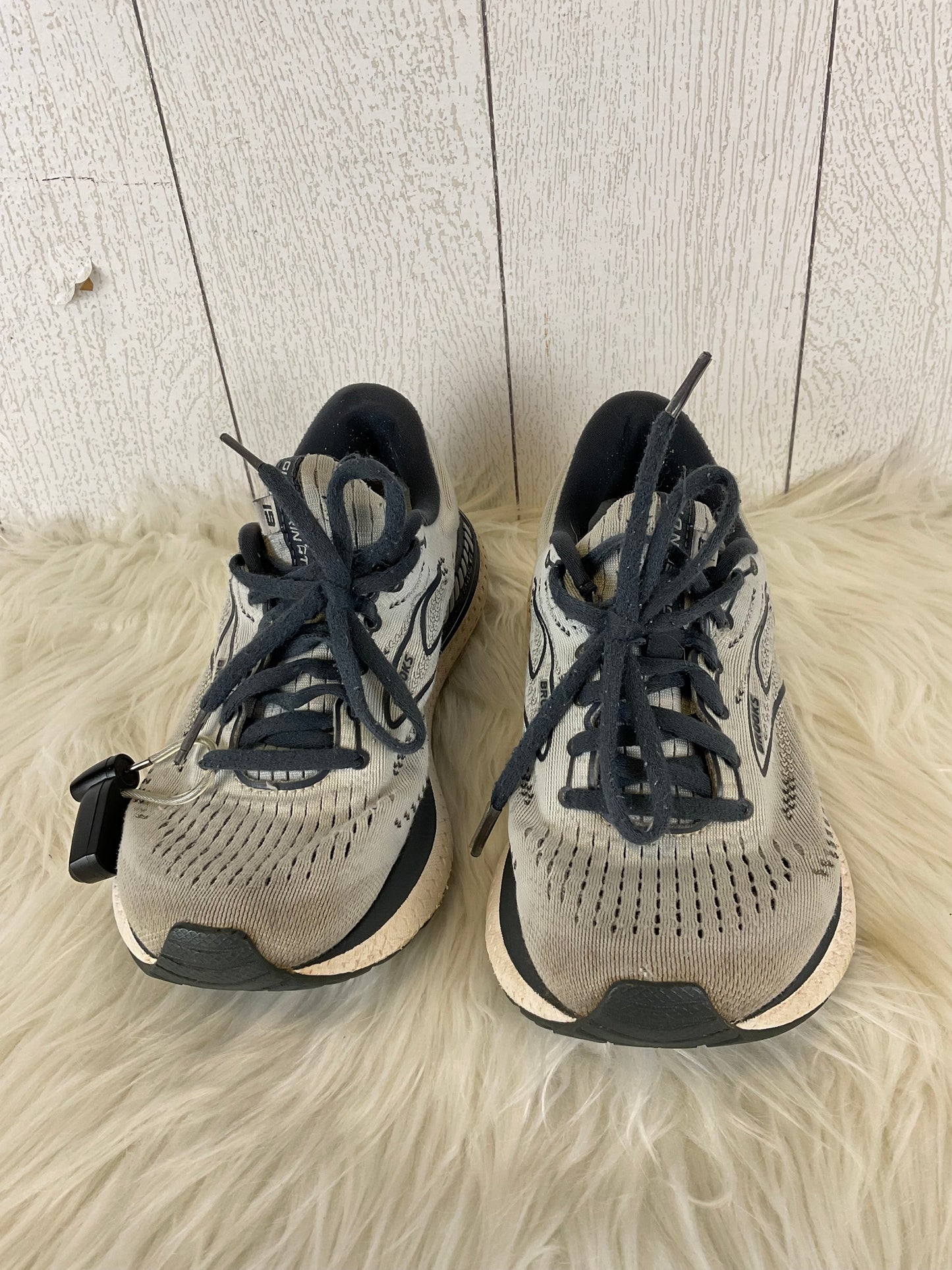 Grey Shoes Athletic Brooks, Size 7