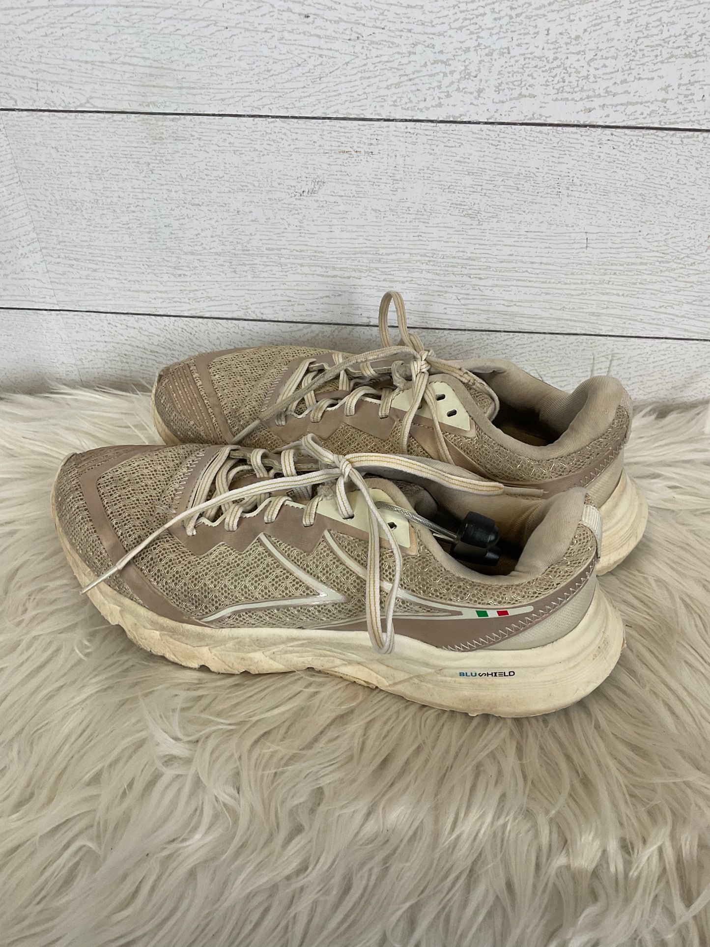 Shoes Athletic By Cmc In Tan, Size: 8