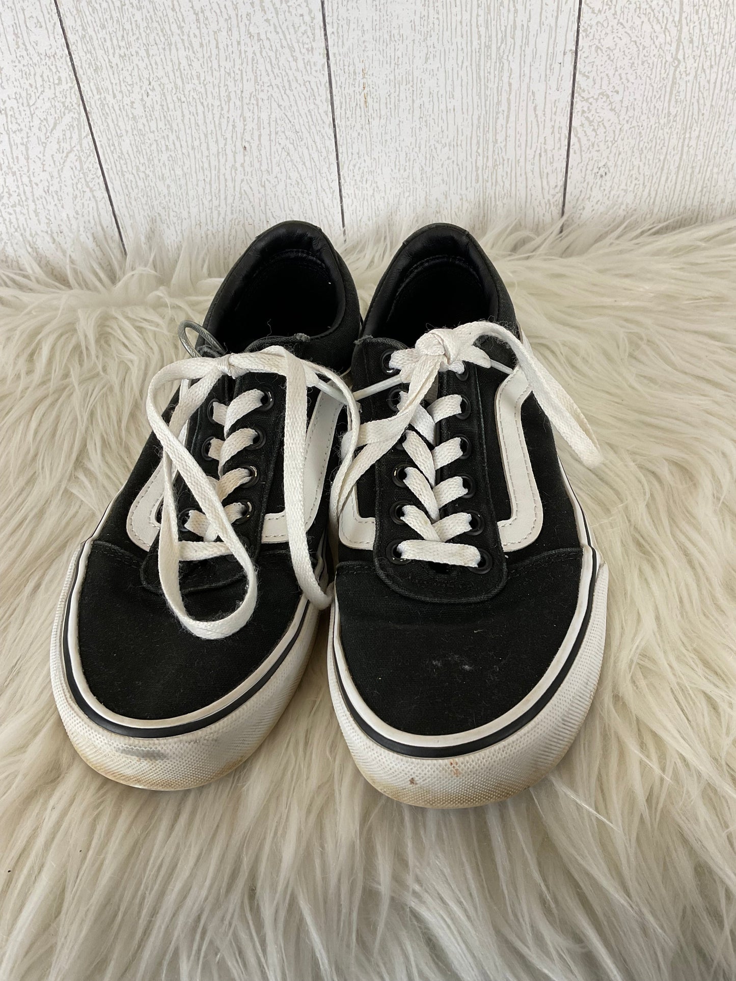 Shoes Sneakers By Vans In Black, Size: 6