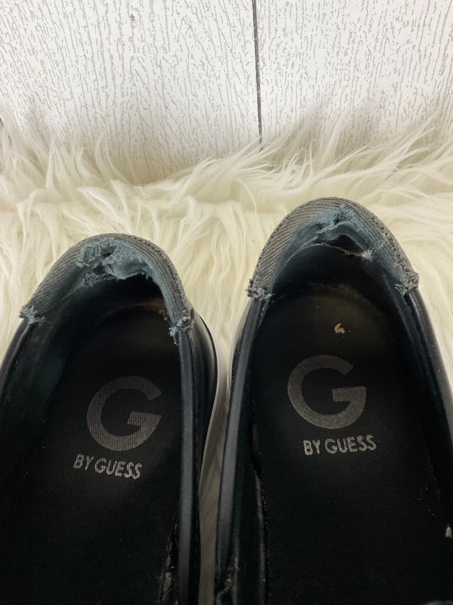 Shoes Flats By Guess In Black, Size: 6