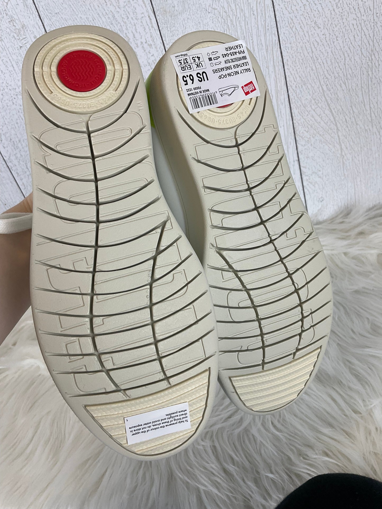 White Shoes Flats Fitflop, Size 6.5