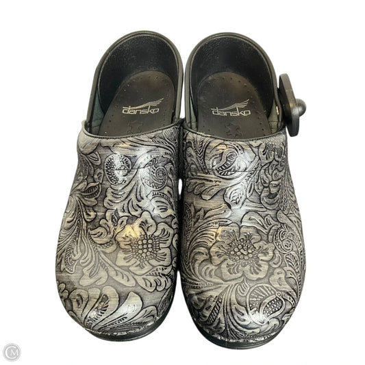 Shoes Flats By Dansko In Black, Size: 6