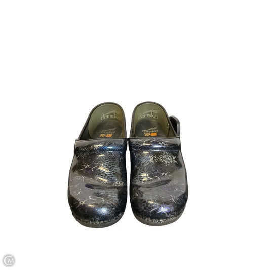 Shoes Flats By Dansko In Blue, Size: 7.5