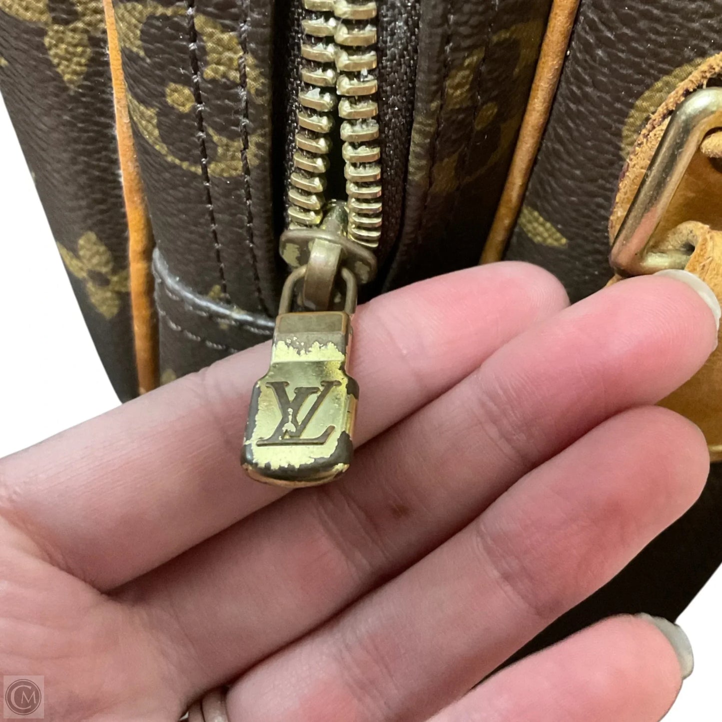Crossbody Luxury Designer By Louis Vuitton, Size: Medium