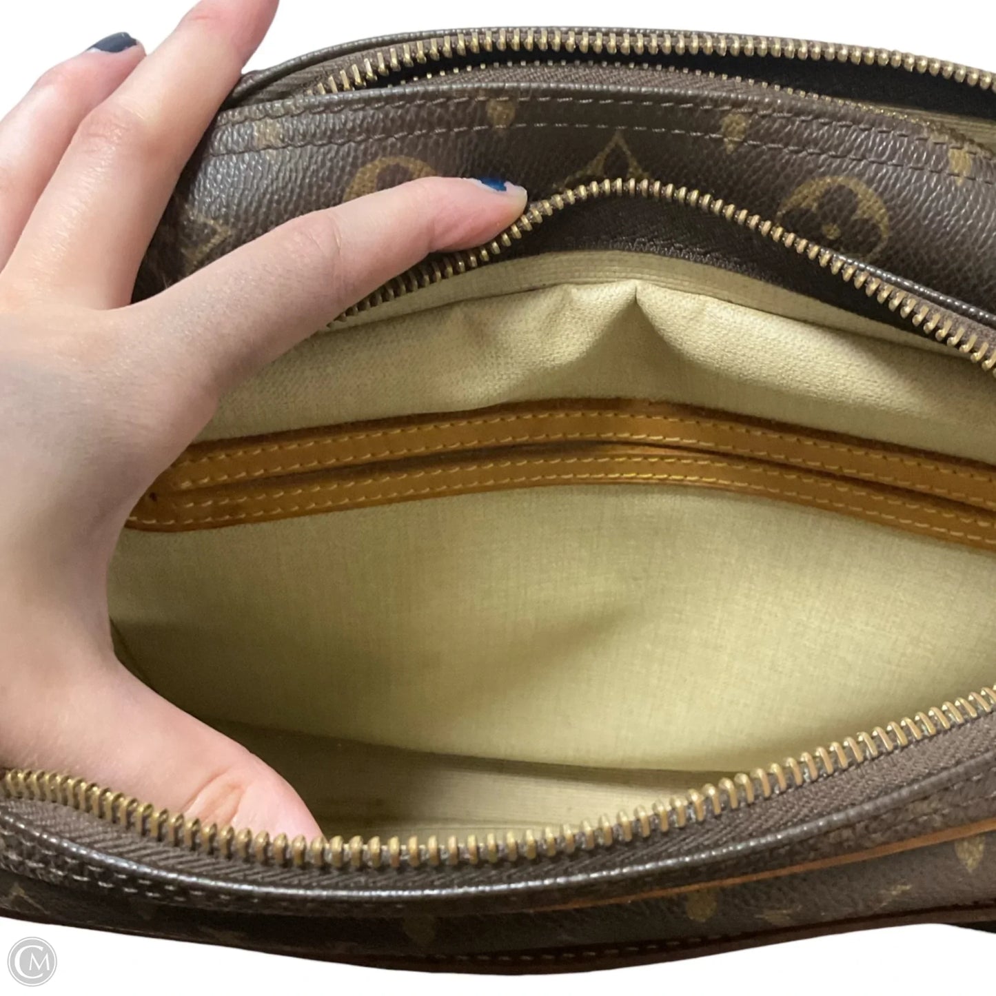 Crossbody Luxury Designer By Louis Vuitton, Size: Medium