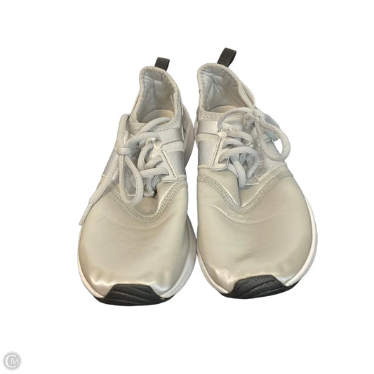 Shoes Sneakers By New Balance In Silver, Size: 6