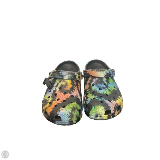 Shoes Flats By Crocs In Tie Dye Print, Size: 6