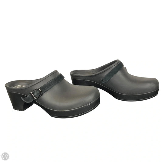 Shoes Heels Block By Crocs In Black, Size: 9