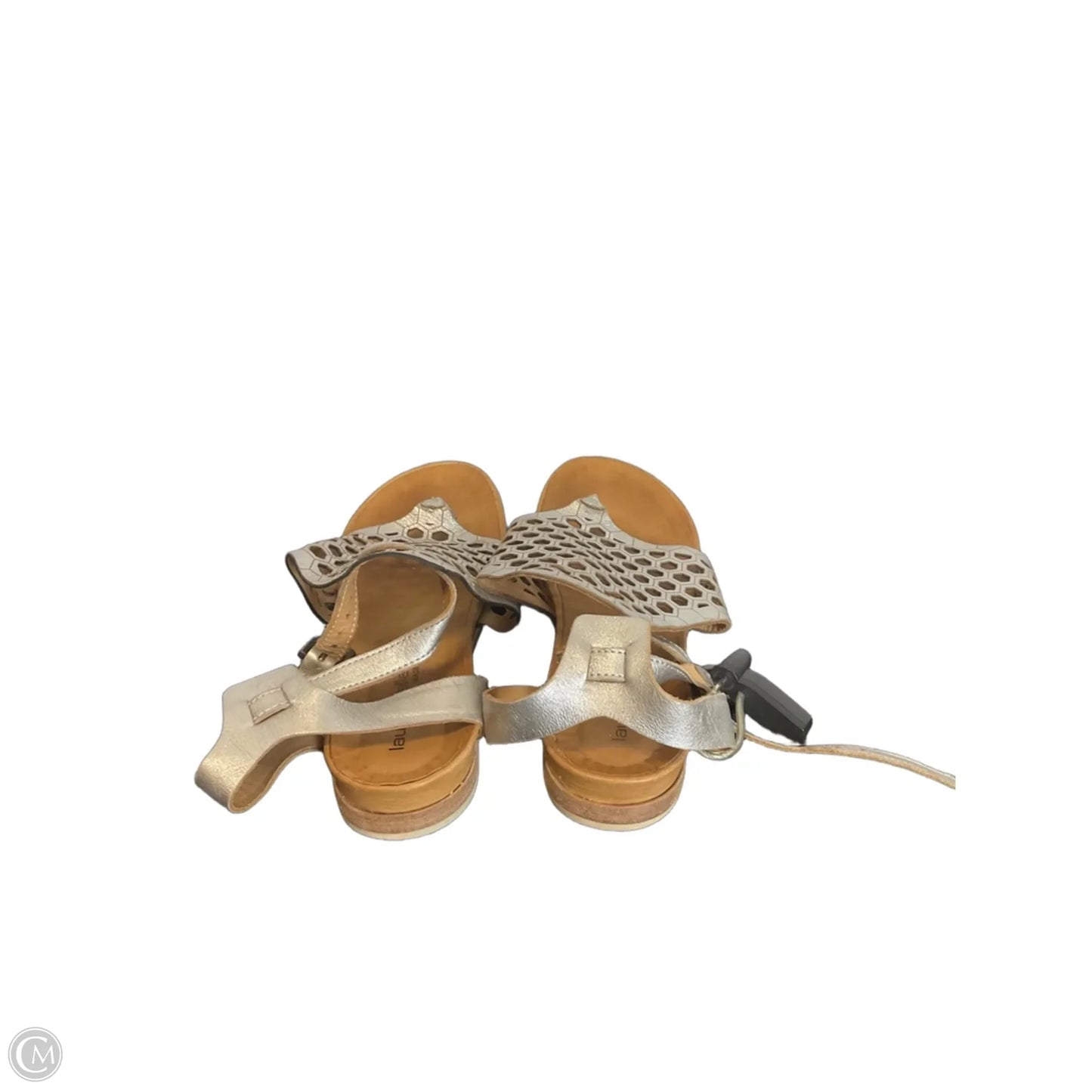 Sandals Flats By Clothes Mentor In Silver & Tan, Size: 7.5