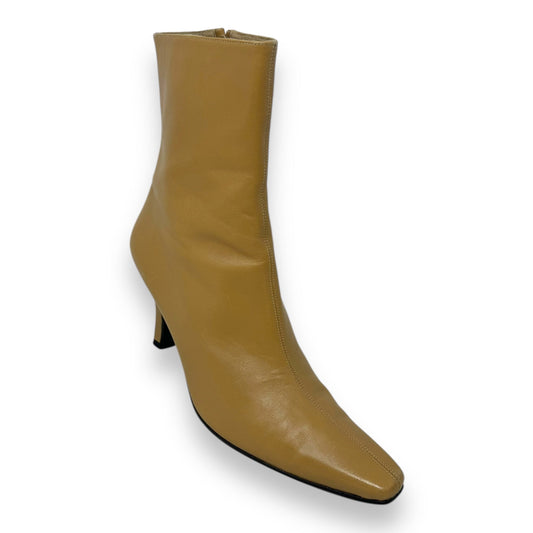 Boots Designer By Stuart Weitzman In Tan, Size: 7.5