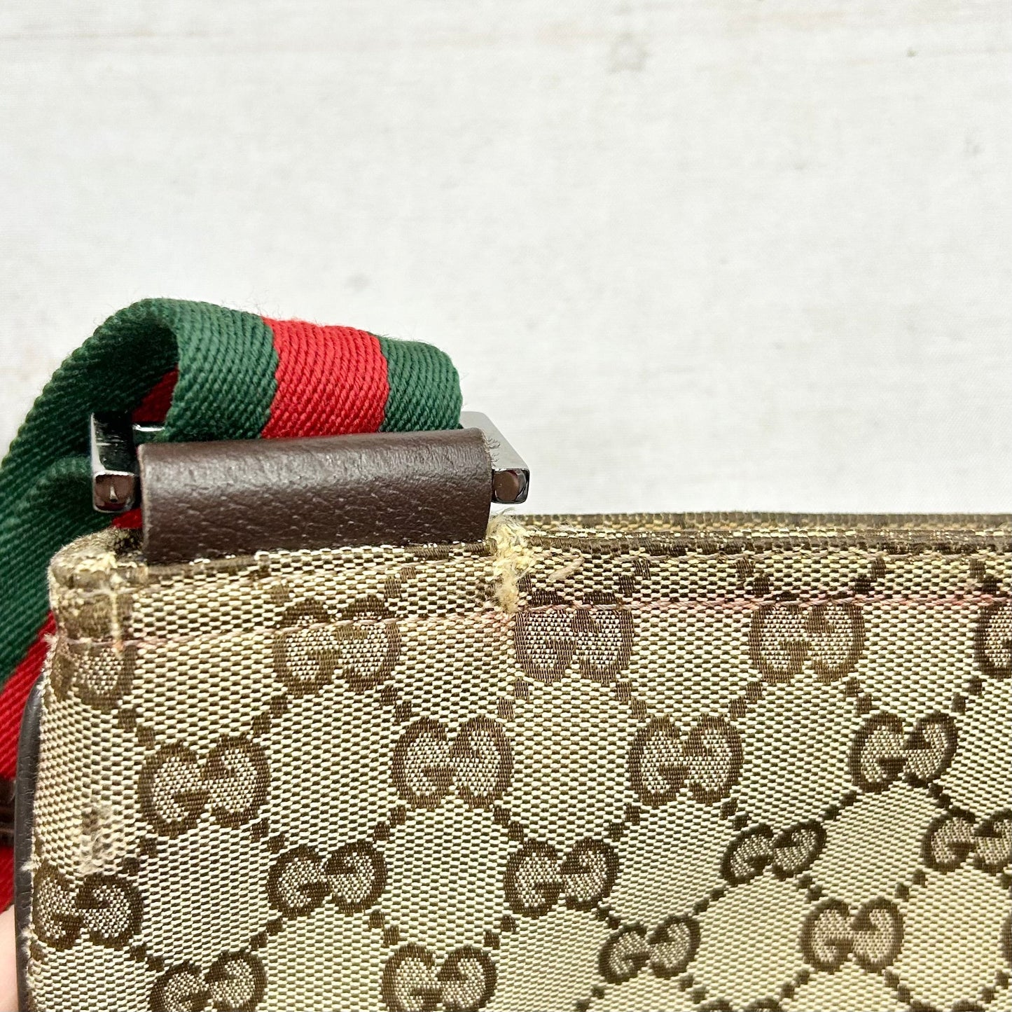 Crossbody Luxury Designer By Gucci, Size: Medium