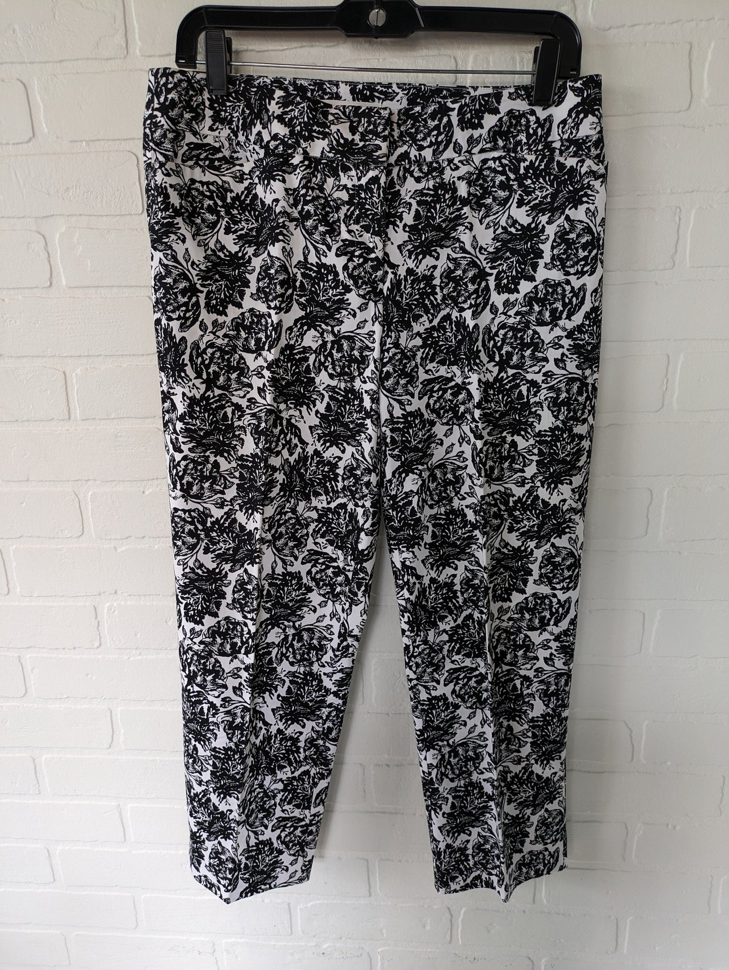 Black & White Pants Cropped Chicos, Size 4