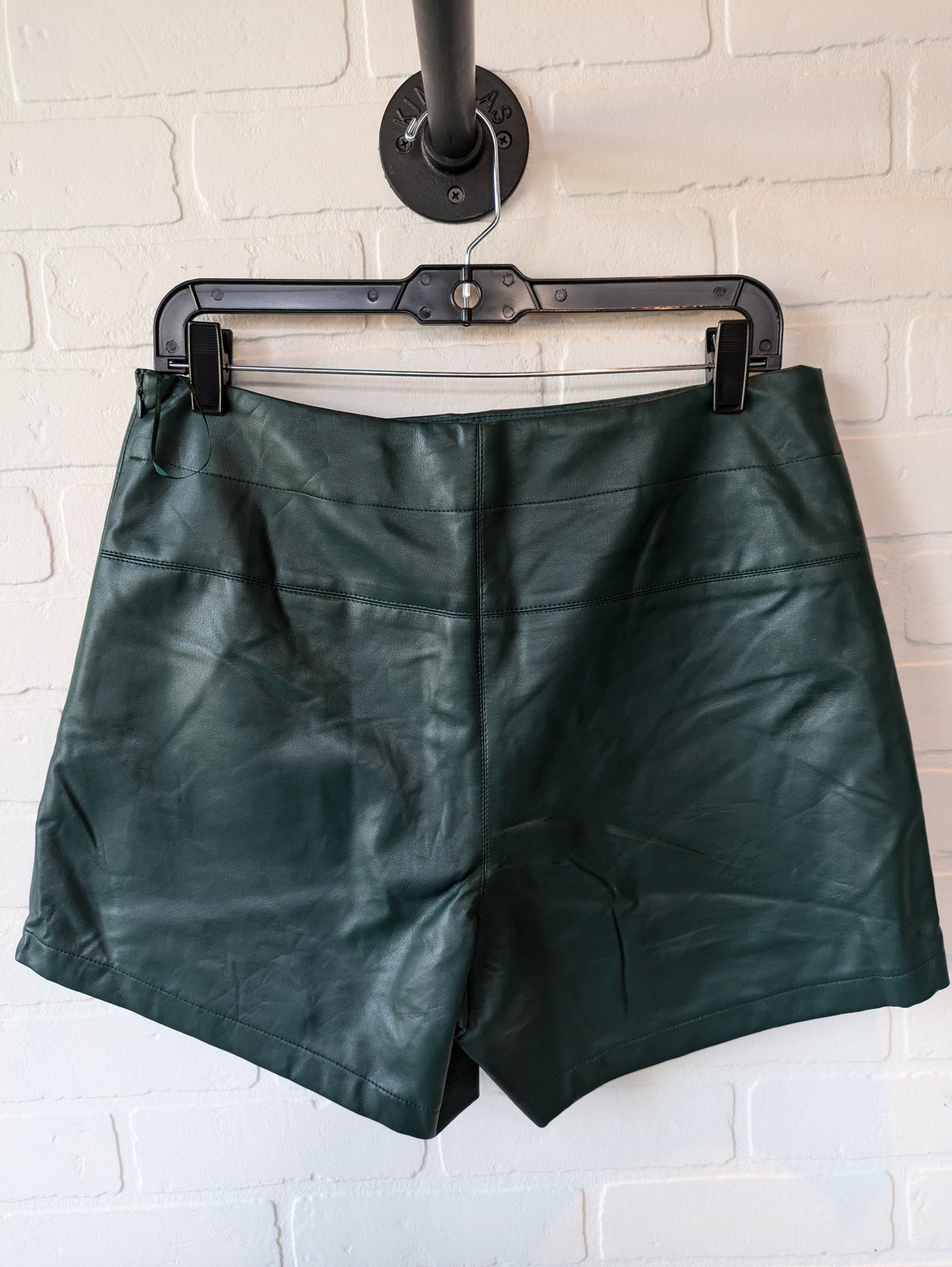 Green Shorts AEMI & CO, Size 10